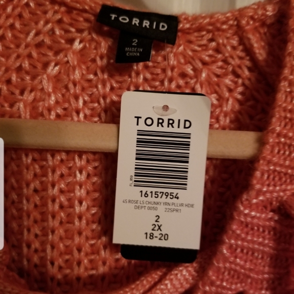 NWT Hooded Raglan Sweater - Picture 8 of 9